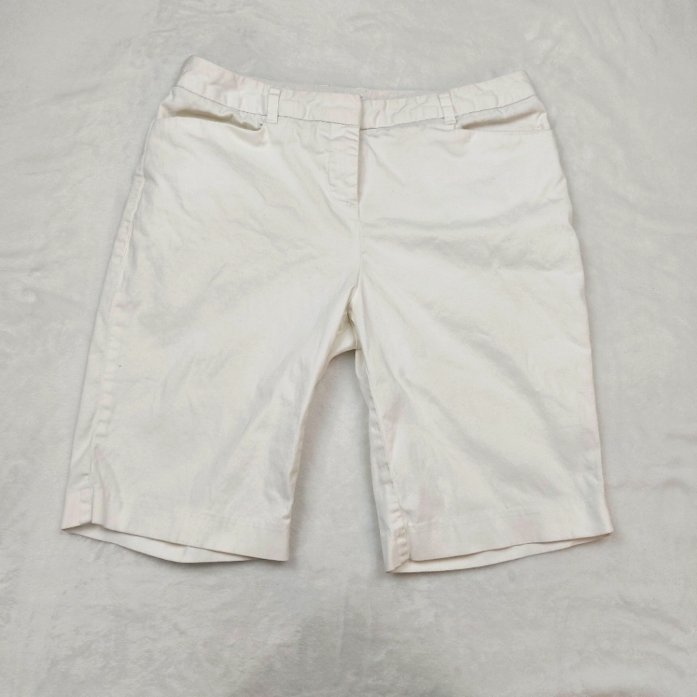 FASHION BUG WOMEN'S WHITE COTTON BLEND FLAT FRONT BERMUDA SHORTS SIZE 6